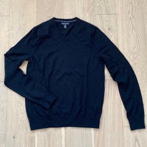 Banana Republic Fine Merino Sweater. Size: Medium